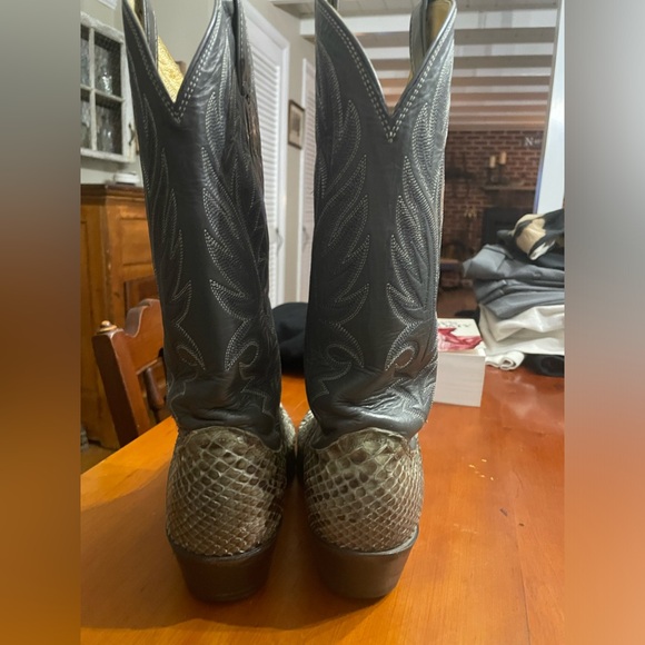 Pair of snakeskin Justin Men’s western boots 8D - Picture 5 of 8